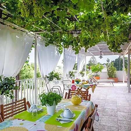Alojamento de Acomodação e Pequeno-almoço Giogaia 3*
